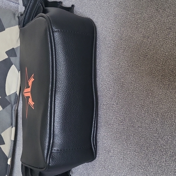 New Jeffree Star Cosmetics Black Bat Purse Makeup Bag Halloween 2021 Exclusive - Picture 5 of 5